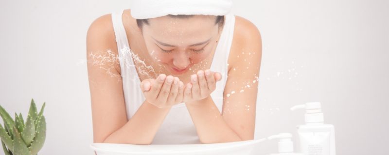 脸过敏可以用盐水洗吗