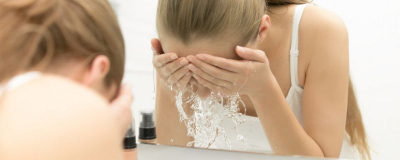 脸上皮肤保湿方法