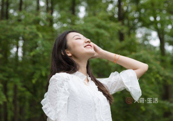 擦妊娠纹霜的正确手法