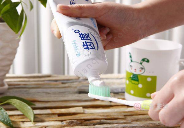 染发剂弄到皮肤上怎么洗掉