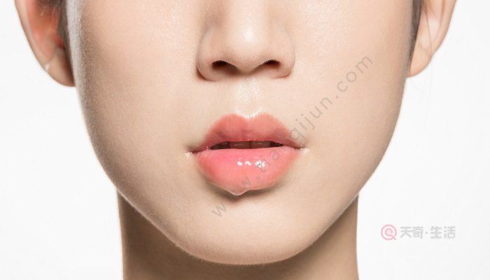 小西装适合搭配什么妆容