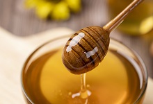 蜂蜜配什么美白补水 蜂蜜加什么能美白