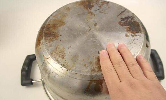 不锈钢锅的清洁小技巧 不锈钢锅该怎么清洁　　