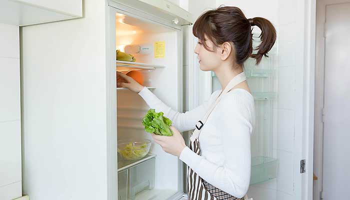 冰箱内存放食物的量以占容积的百分之多少为宜