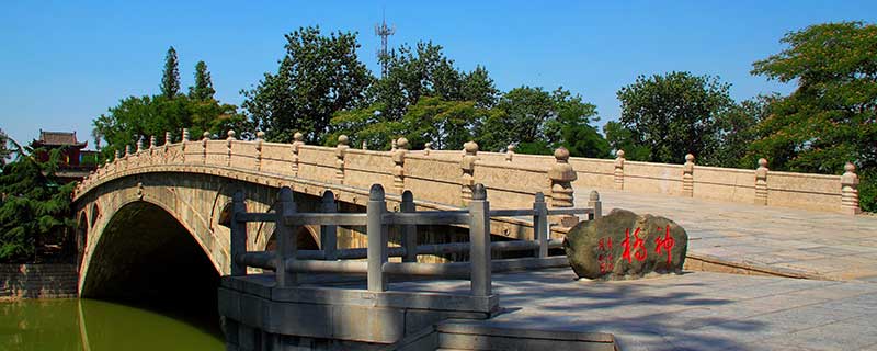 课文《赵州桥》按什么结构介绍了河北省的赵州桥 