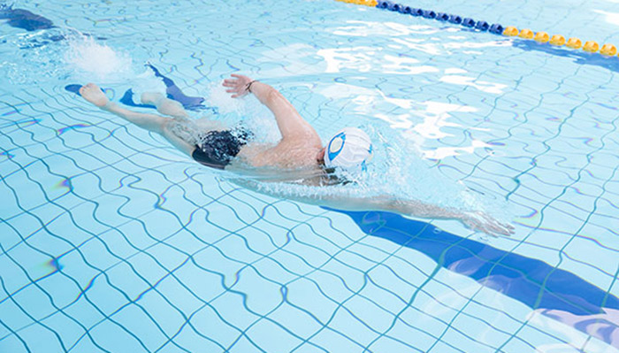 自由泳的打腿方法和技巧 自由泳打腿方法和技巧