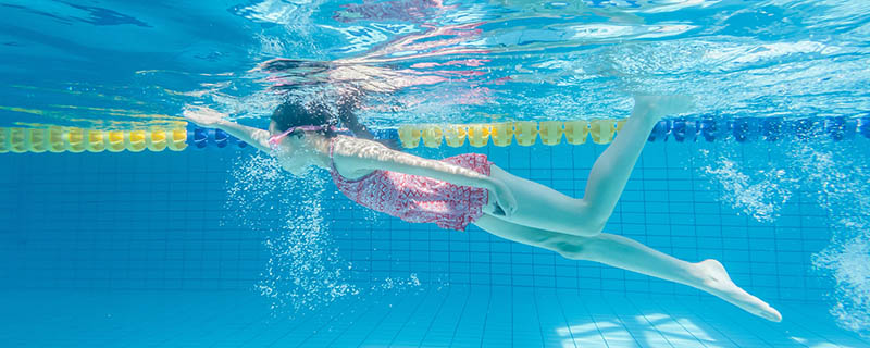 为什么游泳前需要拉伸 游泳前热身运动有哪些