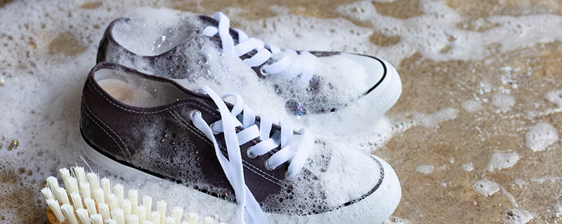 小白鞋脏了如何变白 小白鞋变白的方法