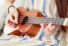 8岁孩子适合学吉他还是尤克里里 尤克里里和吉他的区别