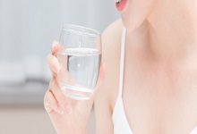 怎么看水里有没有氯气 查看水里有无氯气的方法