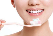 牙医为啥不建议用电动牙刷 牙医不建议用电动牙刷为什么