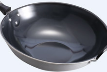 生铁锅怎么开锅不会生锈 生铁锅不生锈的开锅方法