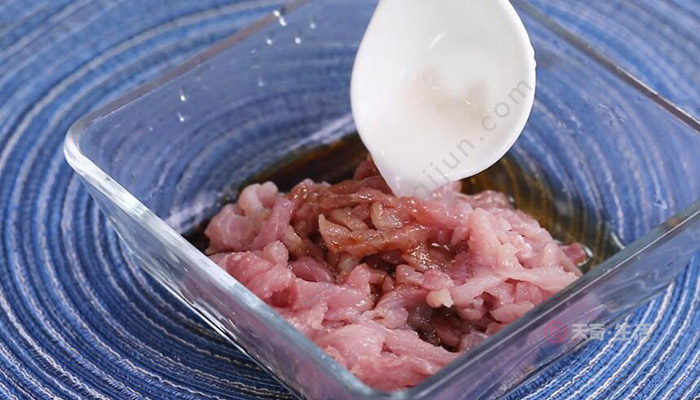 花菜炒肉的做法