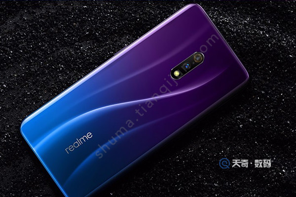 realme x手机自带贴膜吗