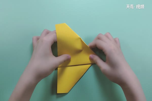 飞机折纸的折法