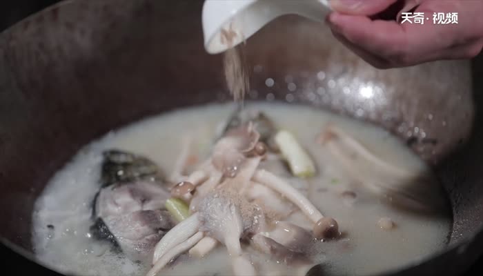 杂菇鲫鱼汤的做法 杂菇鲫鱼汤怎么做