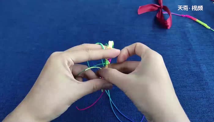 五彩绳编织方法 五彩绳的编法