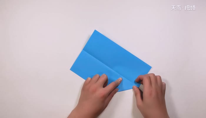 简单的纸飞机折法 纸飞机怎么折
