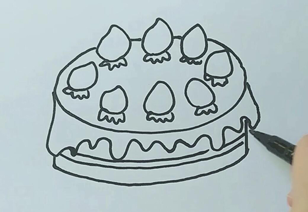 草莓奶油蛋糕简笔画