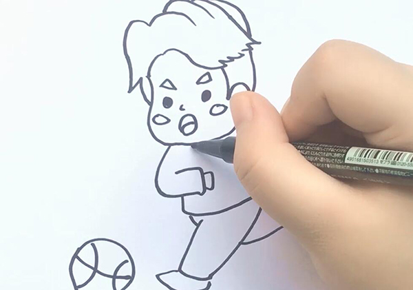 打篮球的小男孩简笔画