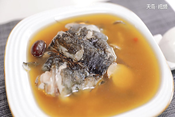 川穹白芷鱼头汤的做法