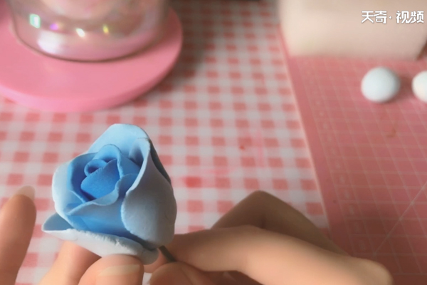 超轻黏土蓝玫瑰的做法