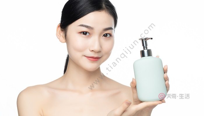 去角质身体乳会伤皮肤吗(身体用去角质 会不会损坏皮肤)