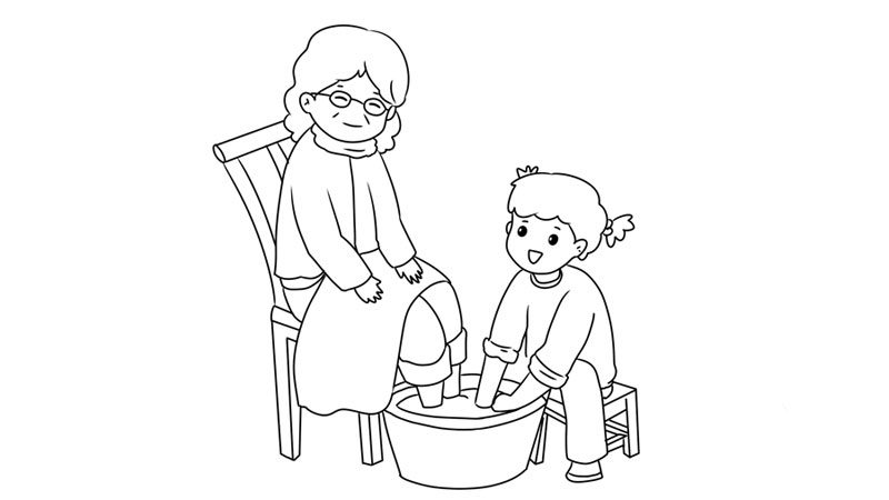 1,首先画出一个坐着泡脚的奶奶,旁边再画一个正在给奶奶洗脚的女孩