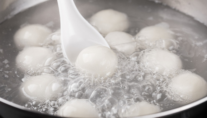 煮汤圆用冷水还是热水图片