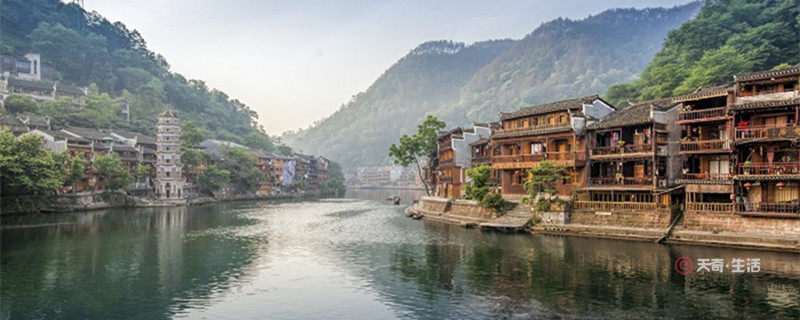 张家界和湘西是一个地方吗 张家界属于湘西吗