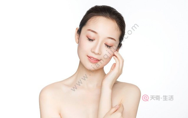 洗了澡要涂身体乳吗女性(每次洗完澡都要抹身体乳吗)